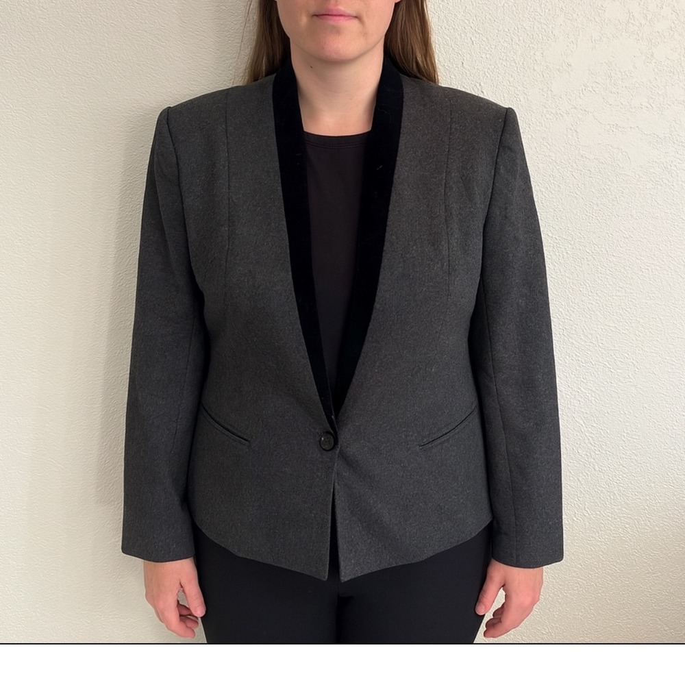 Sasson Gray Wool Blend Velvet Collar‎ Blazer Women's Size 14/15 Elegant